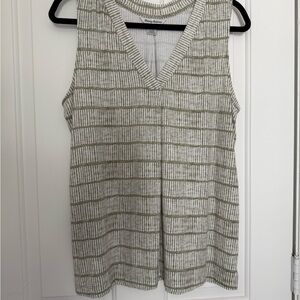 Tommy Bahama Kauai NWOT Green & White Sleeveless Tank vneck Top. Summer 2025